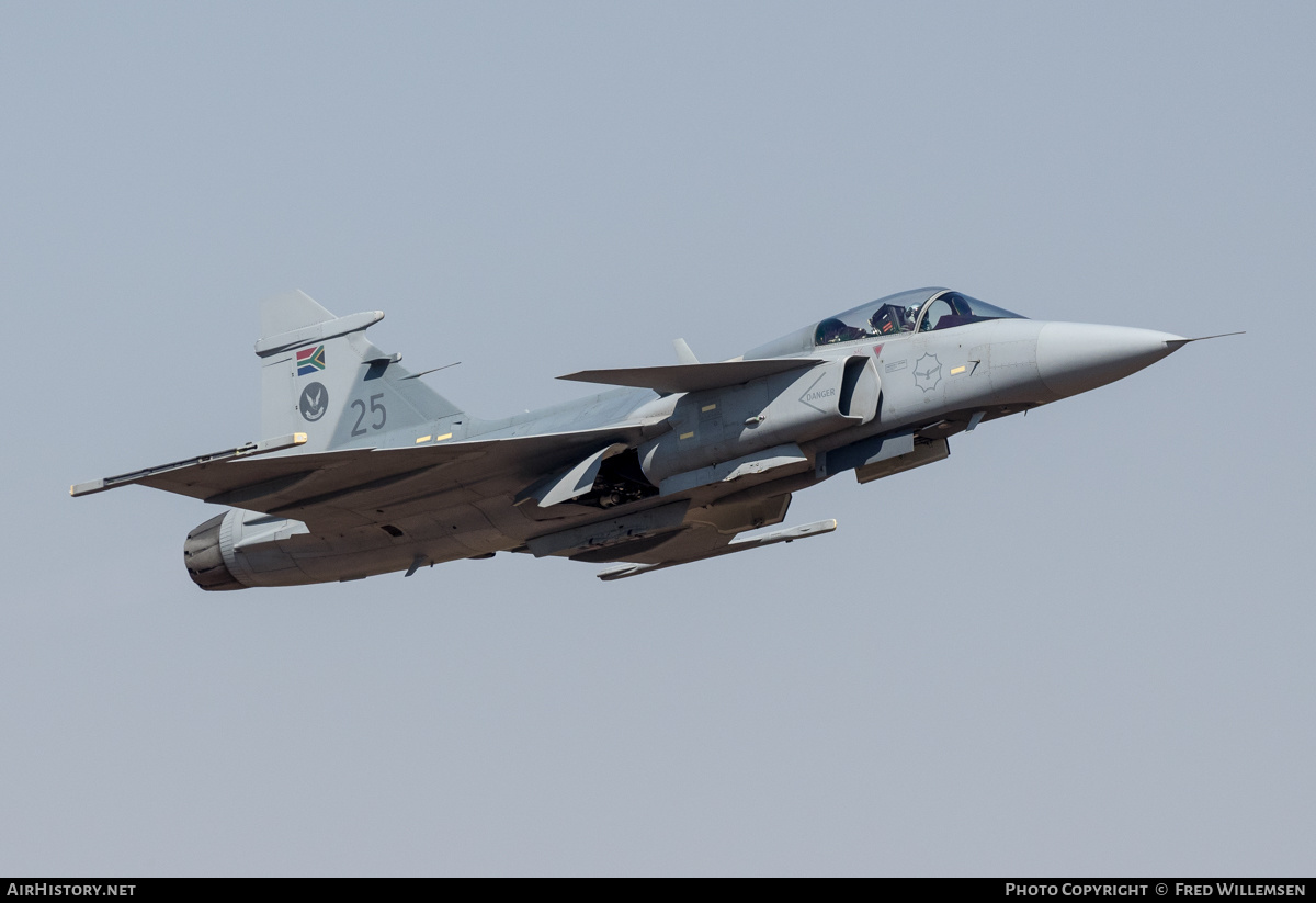 Aircraft Photo of 3925 | Saab JAS 39C Gripen | South Africa - Air Force | AirHistory.net #500775