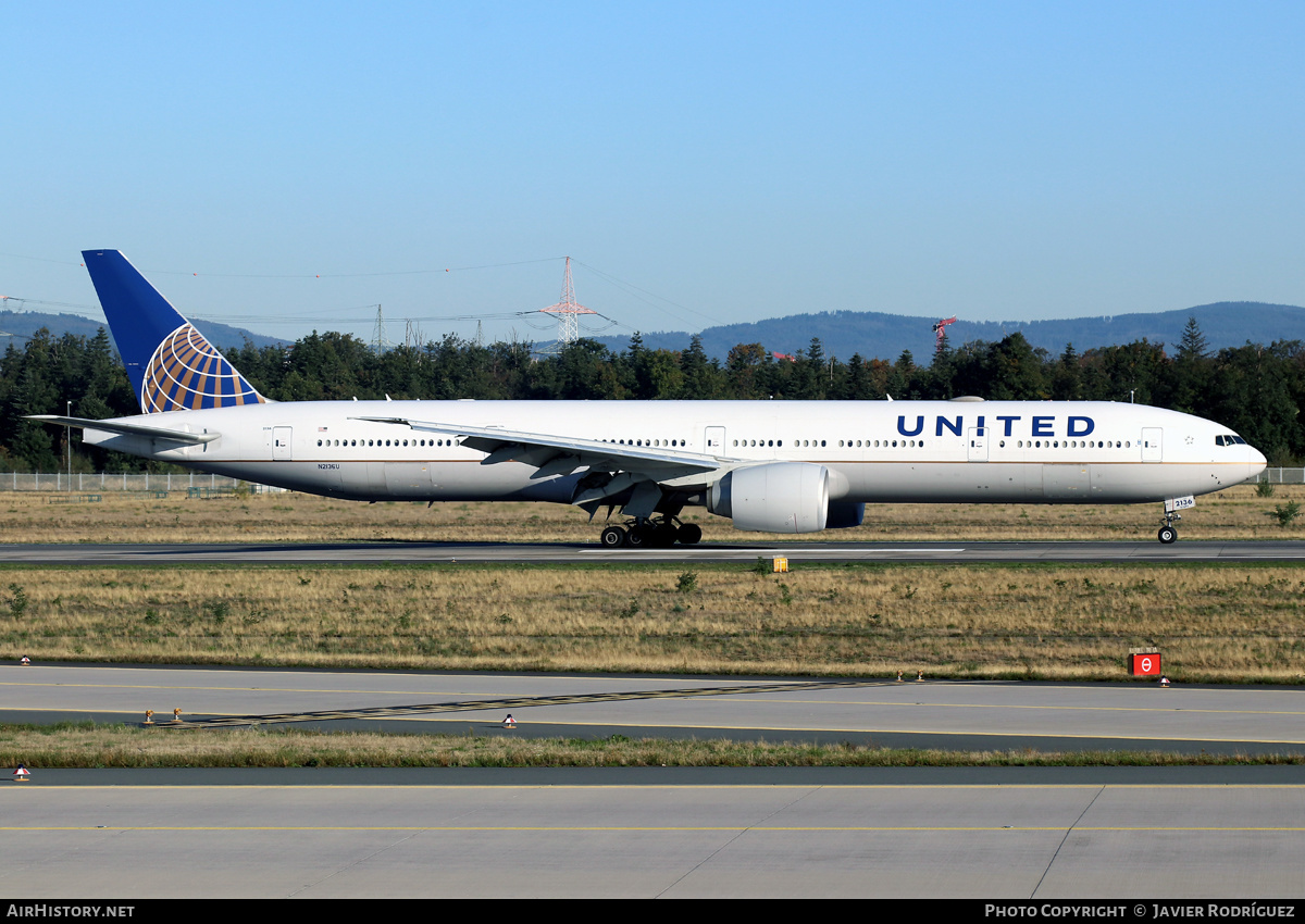 Aircraft Photo of N2136U | Boeing 777-300/ER | United Airlines | AirHistory.net #500820