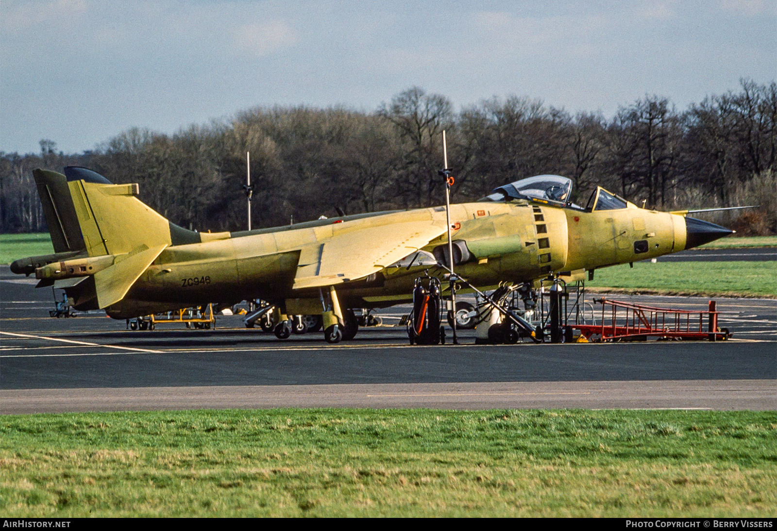 Aircraft Photo of ZG946 | British Aerospace Sea Harrier FRS51 | UK - Air Force | AirHistory.net #500971