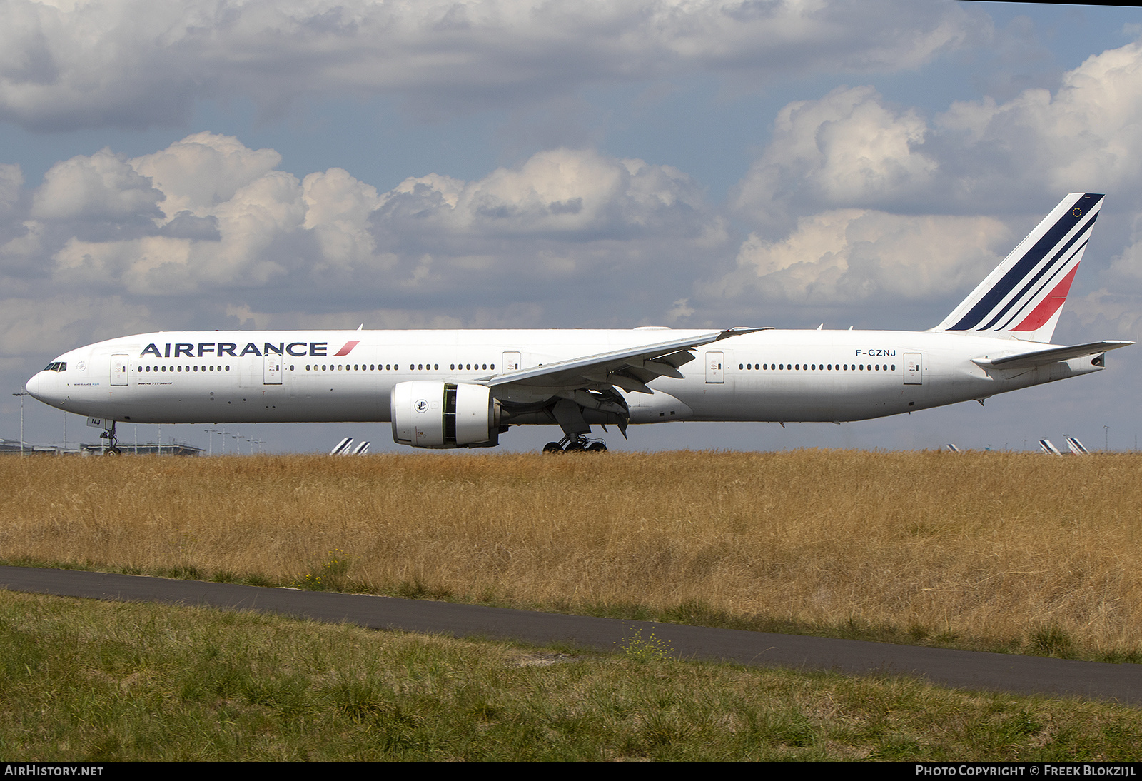 Aircraft Photo of F-GZNJ | Boeing 777-328/ER | Air France | AirHistory.net #501307
