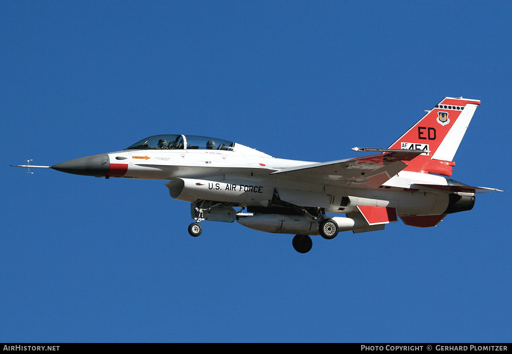 Aircraft Photo of 92-0454 / AF92-454 | Lockheed F-16B Fighting Falcon | USA - Air Force | AirHistory.net #501351