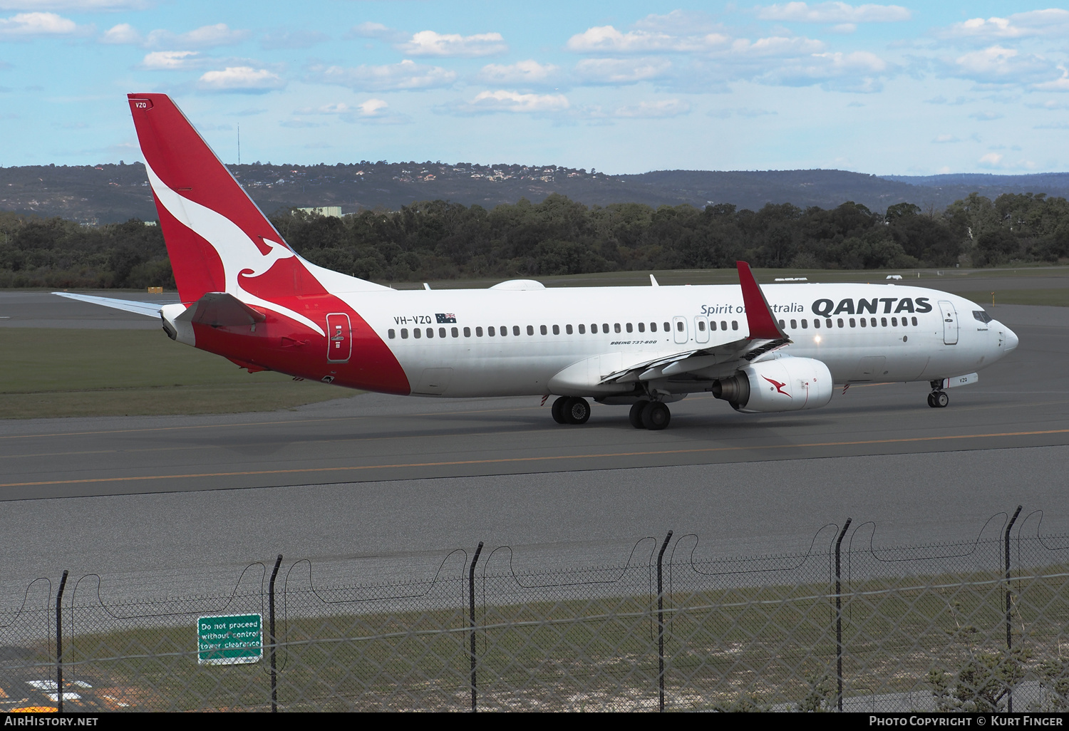Aircraft Photo of VH-VZQ | Boeing 737-838 | Qantas | AirHistory.net #501376