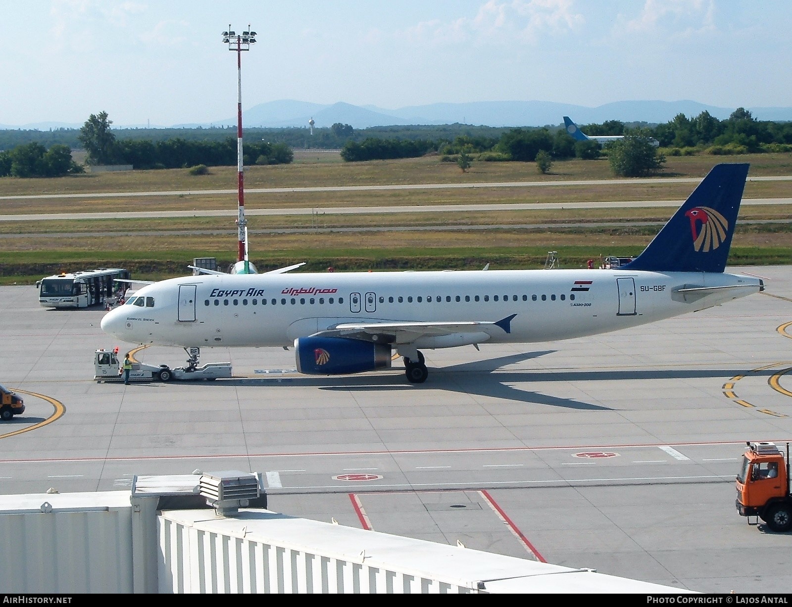 Aircraft Photo of SU-GBF | Airbus A320-231 | EgyptAir | AirHistory.net #501688