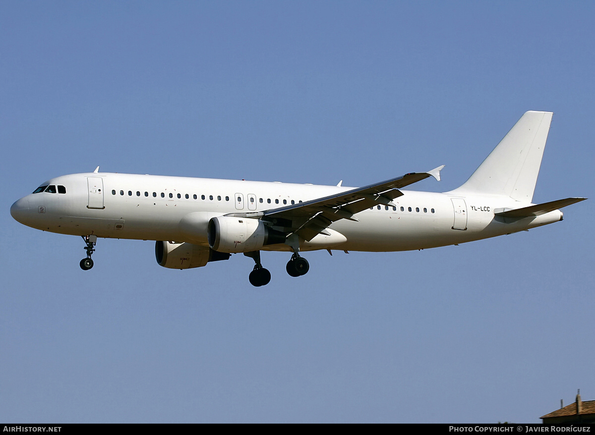 Aircraft Photo of YL-LCC | Airbus A320-211 | AirHistory.net #502069