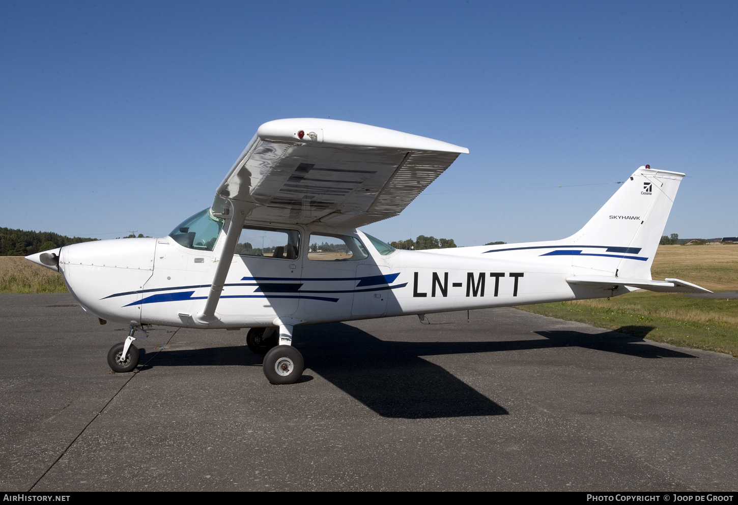 Aircraft Photo of LN-MTT | Cessna 172M Skyhawk | AirHistory.net #502238
