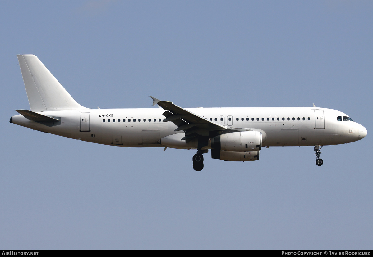 Aircraft Photo of UR-CKS | Airbus A320-216 | AirHistory.net #502297