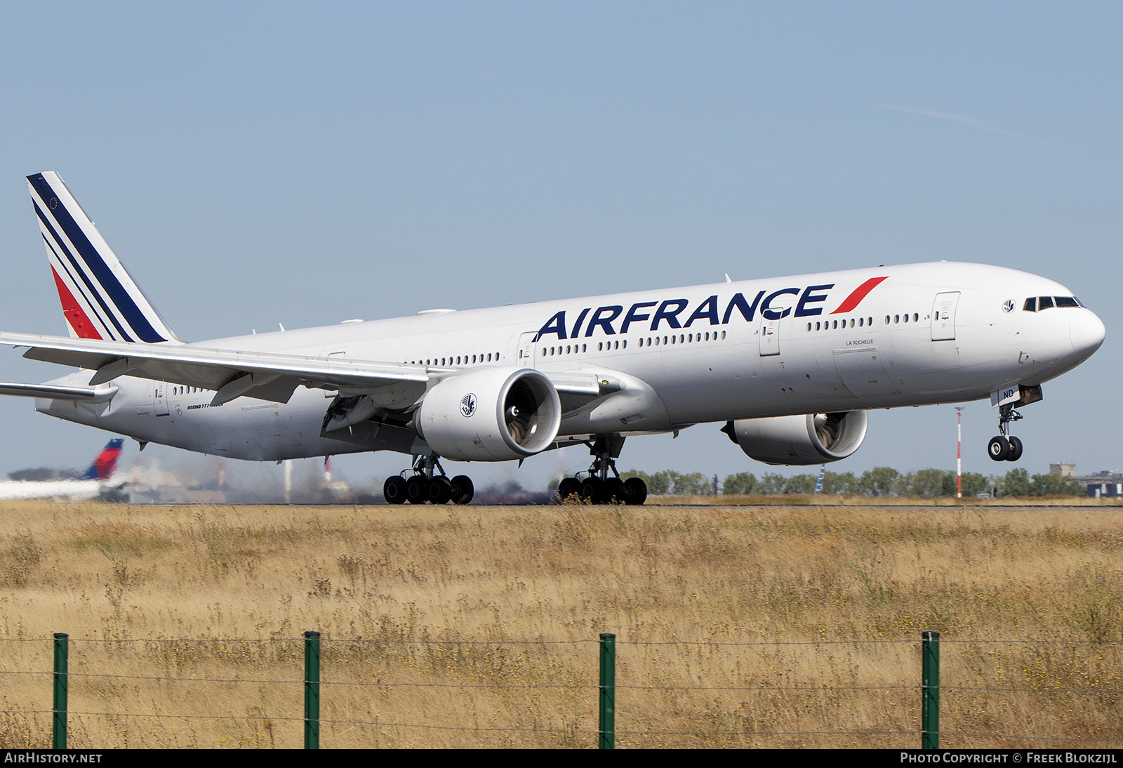 Aircraft Photo of F-GZND | Boeing 777-328/ER | Air France | AirHistory.net #502359