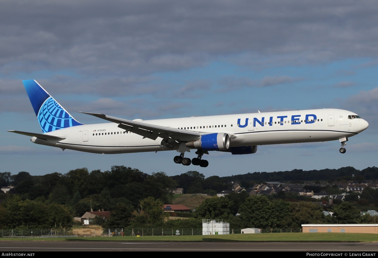 Aircraft Photo of N76065 | Boeing 767-424/ER | United Airlines | AirHistory.net #502446