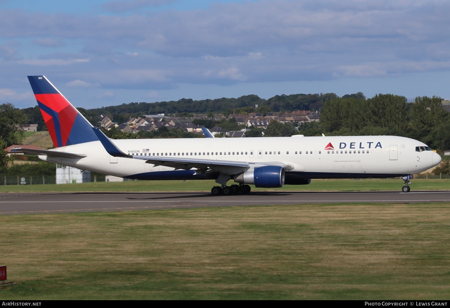 Aircraft Photo of N185DN | Boeing 767-332/ER | Delta Air Lines | AirHistory.net #502457