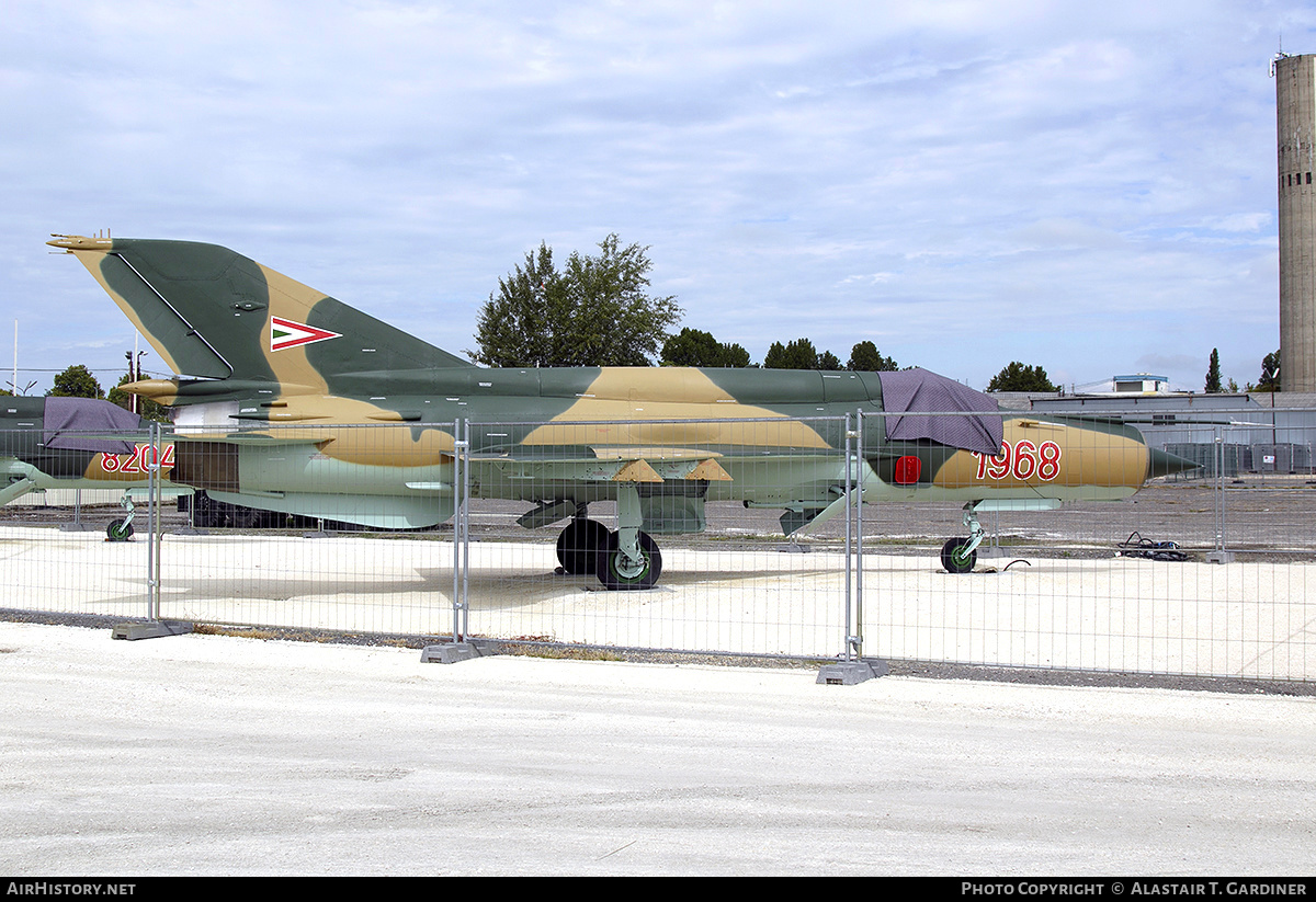 Aircraft Photo of 1968 | Mikoyan-Gurevich MiG-21bis | Hungary - Air Force | AirHistory.net #503030