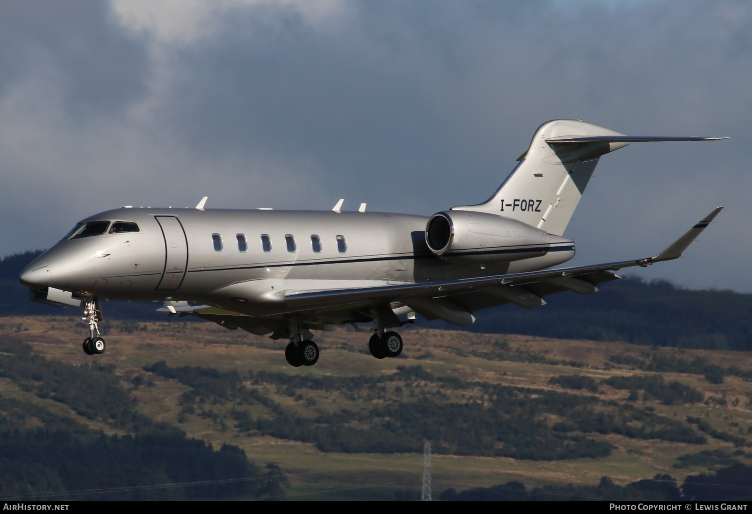 Aircraft Photo of I-FORZ | Bombardier Challenger 350 (BD-100-1A10) | AirHistory.net #503075