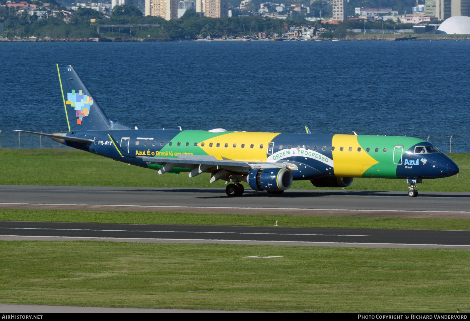 Aircraft Photo of PR-AYV | Embraer 195AR (ERJ-190-200IGW) | Azul Linhas Aéreas Brasileiras | AirHistory.net #503304