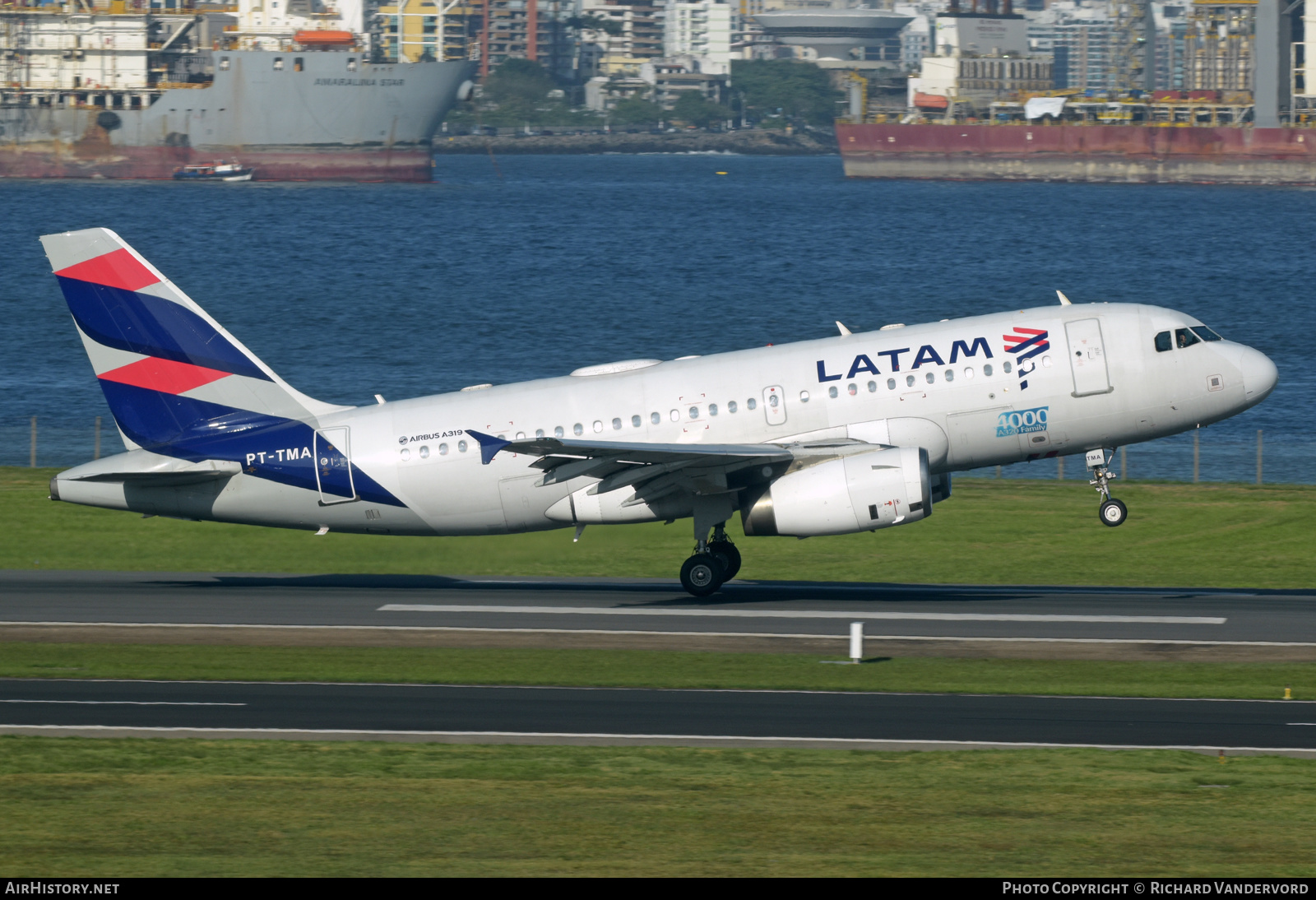 Aircraft Photo of PT-TMA | Airbus A319-132 | LATAM Airlines | AirHistory.net #503349