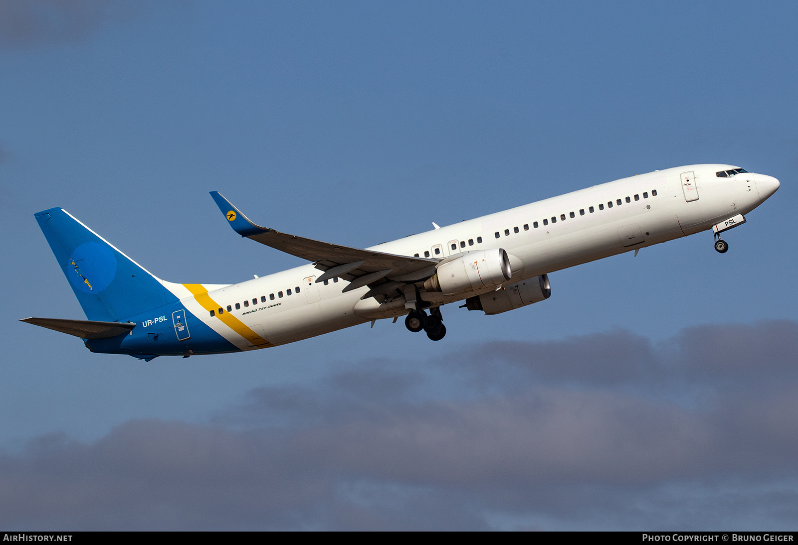 Aircraft Photo of UR-PSL | Boeing 737-94X/ER | Ukraine International Airlines | AirHistory.net #503611