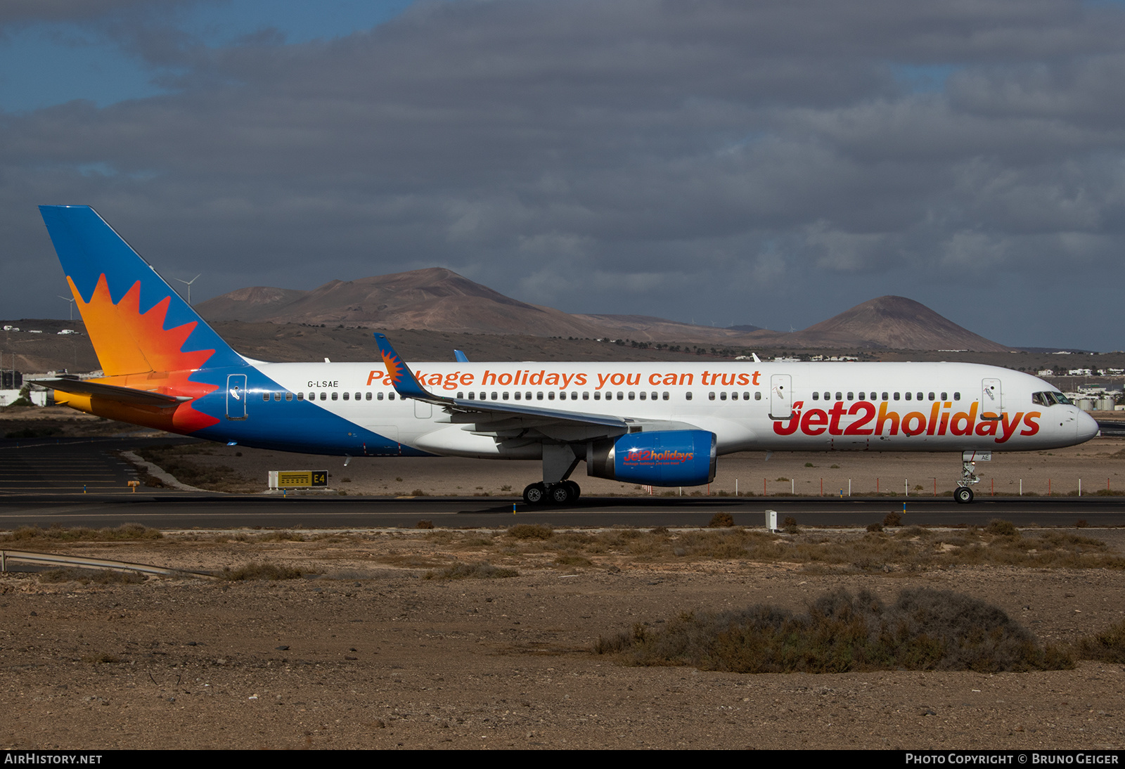 Aircraft Photo of G-LSAE | Boeing 757-27B | Jet2 Holidays | AirHistory.net #503752