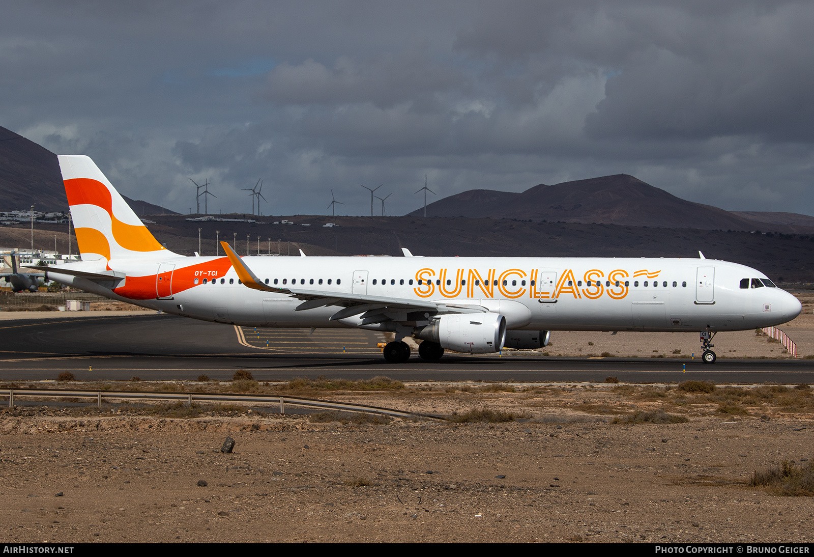 Aircraft Photo of OY-TCI | Airbus A321-211 | Sunclass Airlines | AirHistory.net #503764