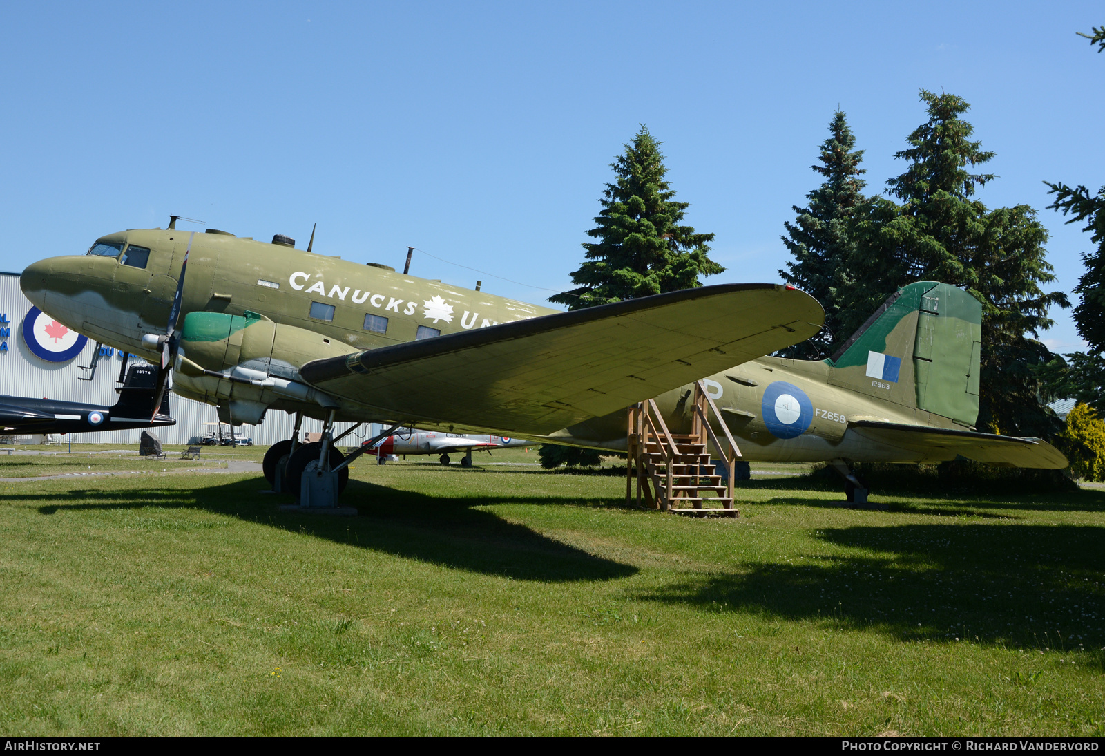 Aircraft Photo of 12963 / FZ658 | Douglas CC-129 Dakota 3N | Canada - Air Force | UK - Air Force | AirHistory.net #503846