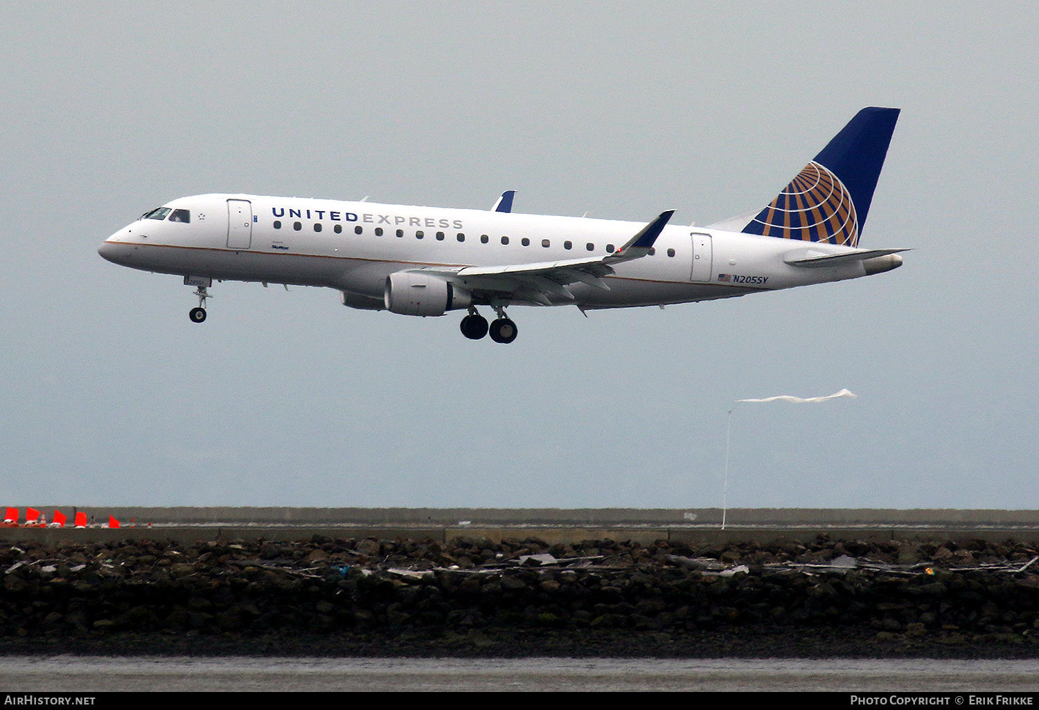 Aircraft Photo of N205SY | Embraer 175LR (ERJ-170-200LR) | United Express | AirHistory.net #504058