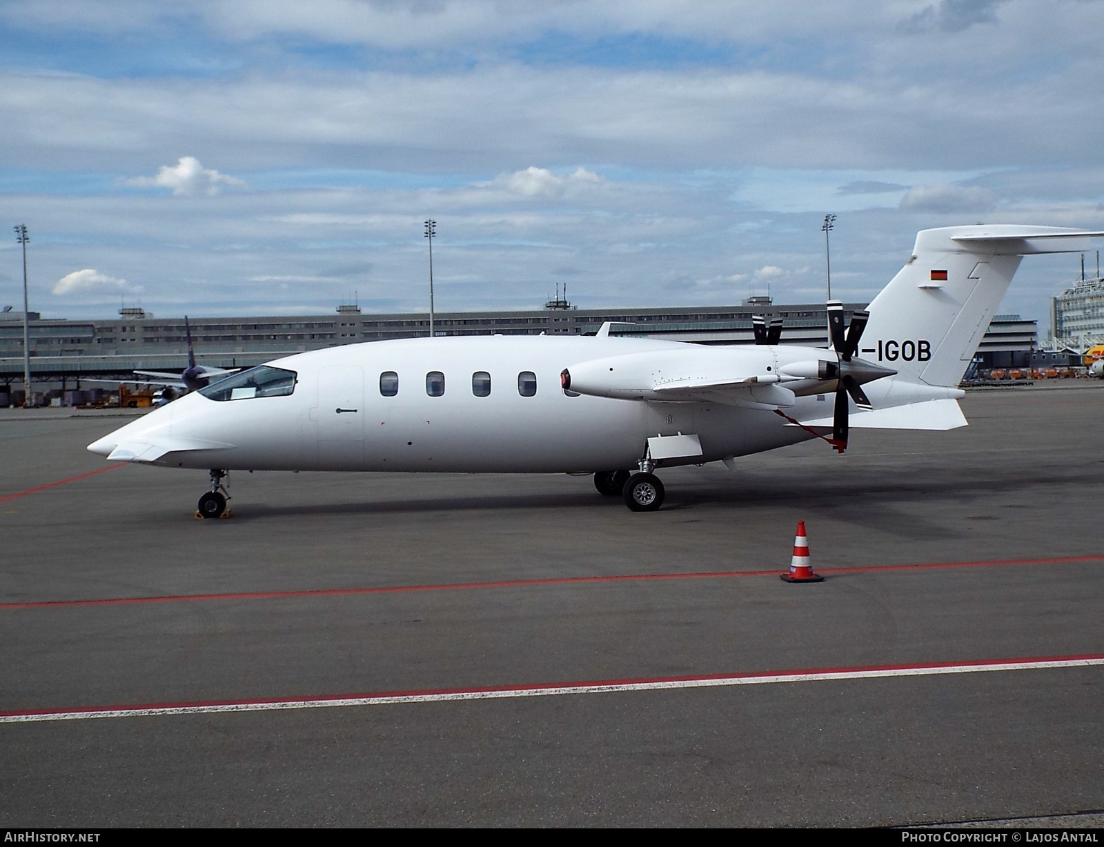 Aircraft Photo of D-IGOB | Piaggio P-180 Avanti | AirHistory.net #504078