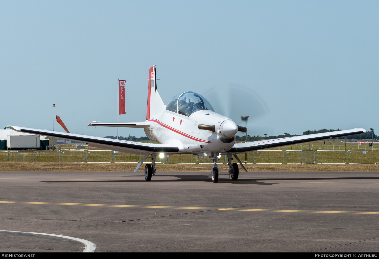 aircraft-photo-of-hb-hhh-pilatus-pc-7-mkx-airhistory-504080