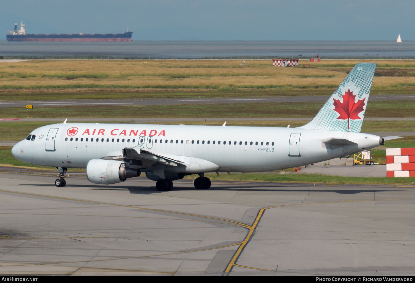 Aircraft Photo of C-FZUB | Airbus A320-214 | Air Canada | AirHistory.net #504114