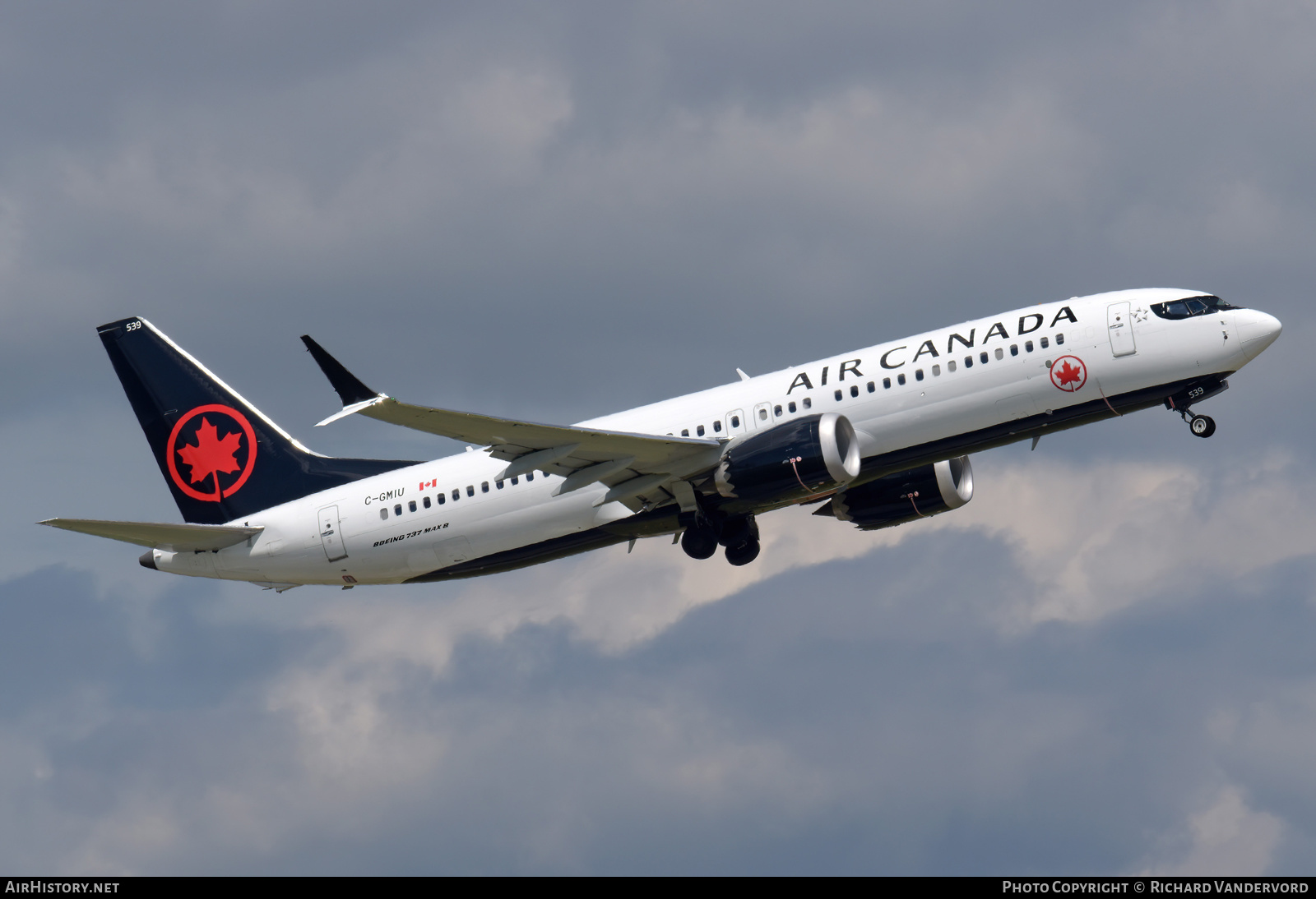 Aircraft Photo of C-GMIU | Boeing 737-8 Max 8 | AirHistory.net #504119