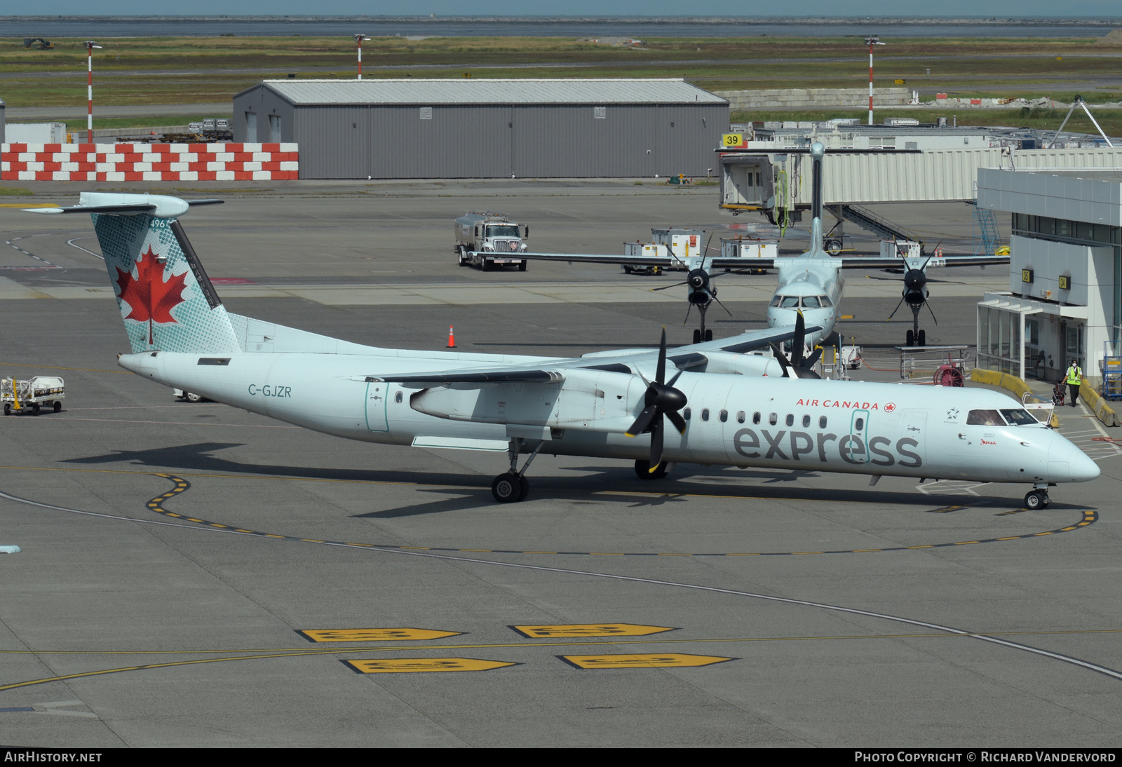 Aircraft Photo of C-GJZR | Bombardier DHC-8-402 Dash 8 | Air Canada Express | AirHistory.net #504135