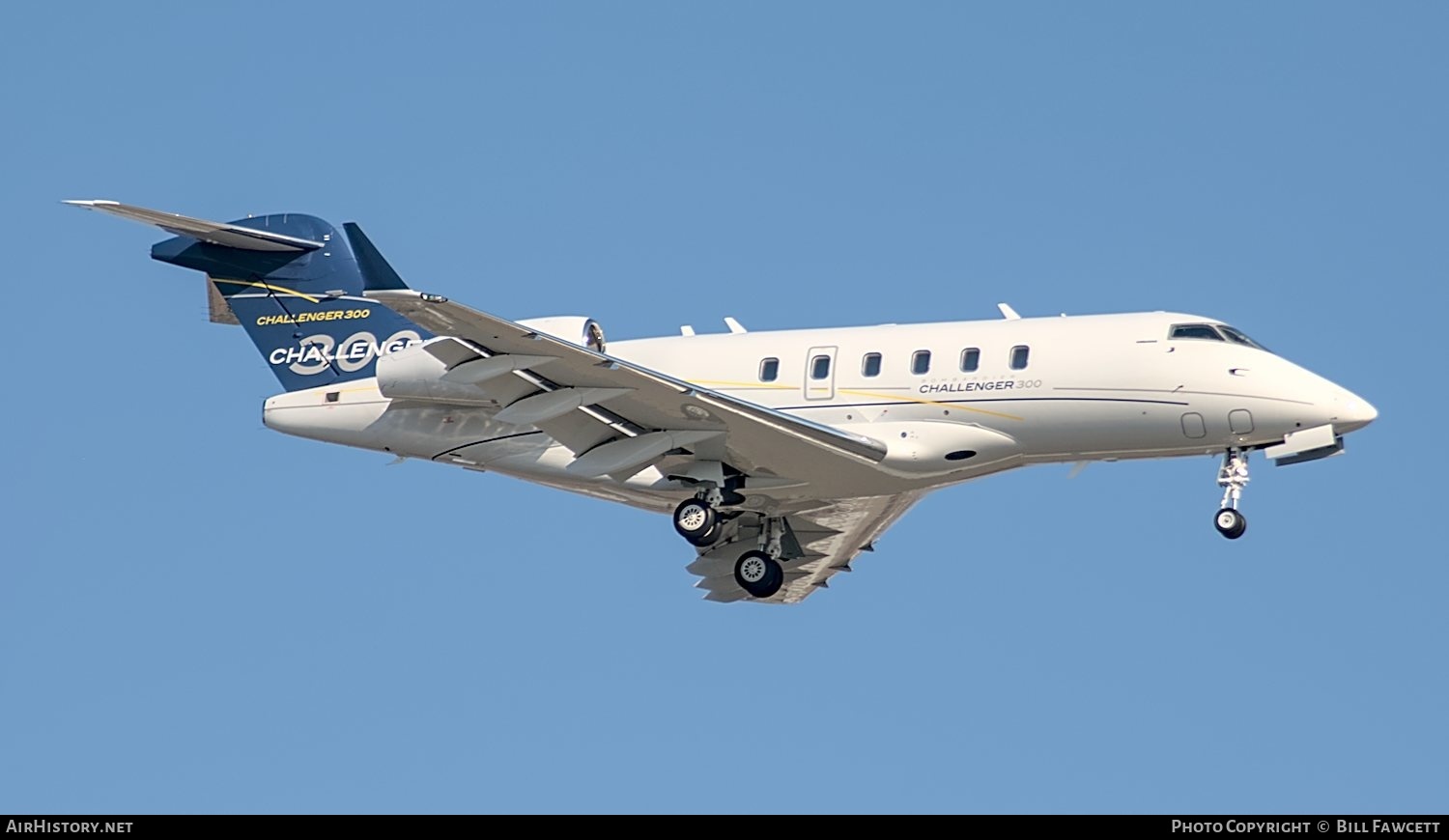 Aircraft Photo of N215BL | Bombardier Challenger 300 (BD-100-1A10) | AirHistory.net #504140