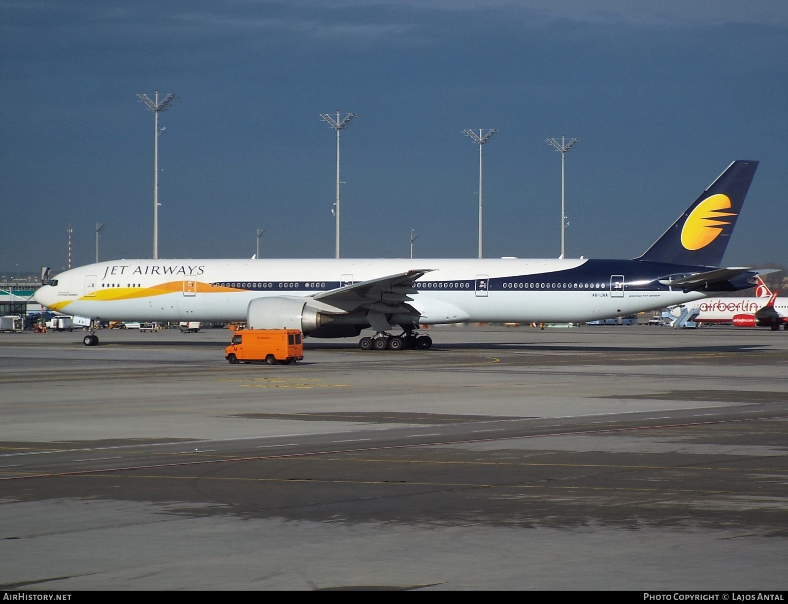 Aircraft Photo of A6-JAA | Boeing 777-35R/ER | Jet Airways | AirHistory.net #504190