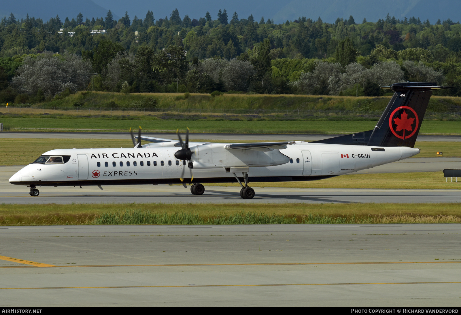 Aircraft Photo of C-GGAH | Bombardier DHC-8-402 Dash 8 | Air Canada Express | AirHistory.net #504192