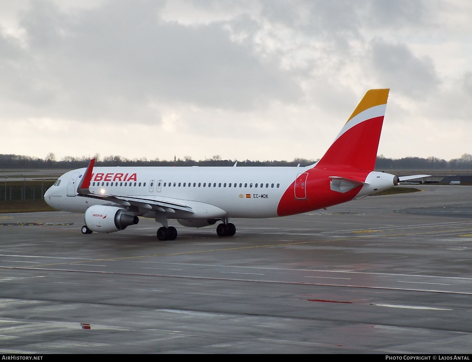 Aircraft Photo of EC-MDK | Airbus A320-214 | Iberia | AirHistory.net #504203