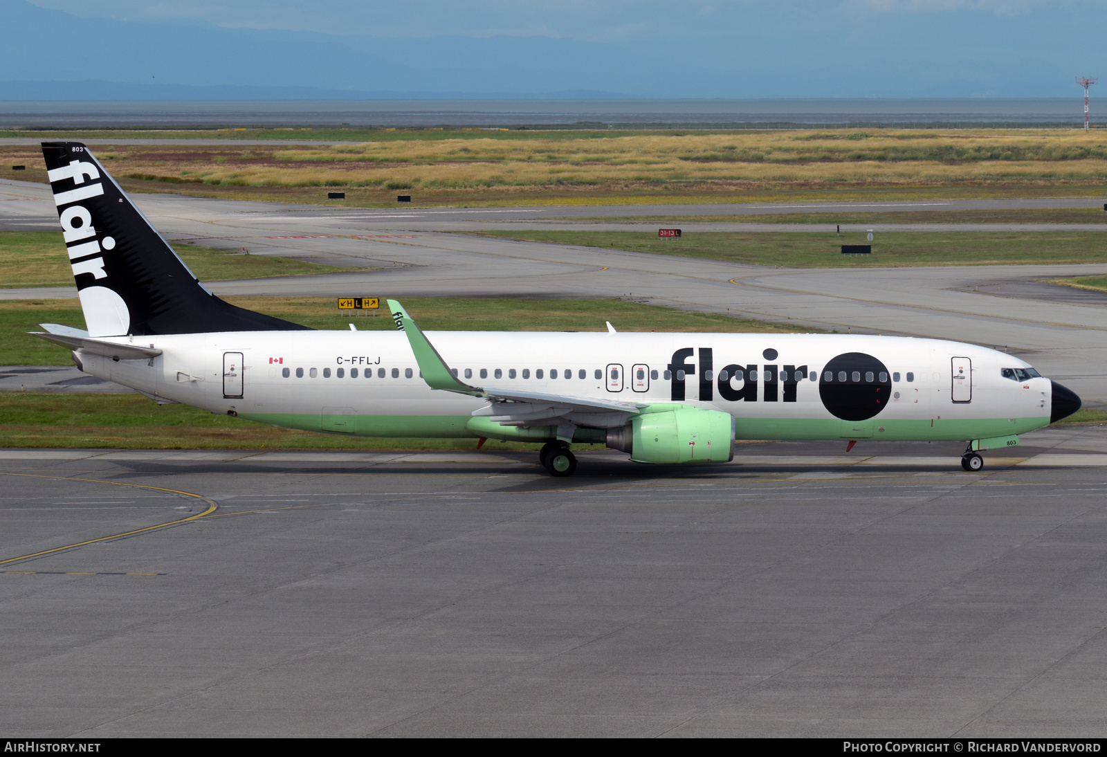 Aircraft Photo of C-FFLJ | Boeing 737-86J | Flair Airlines | AirHistory.net #504246