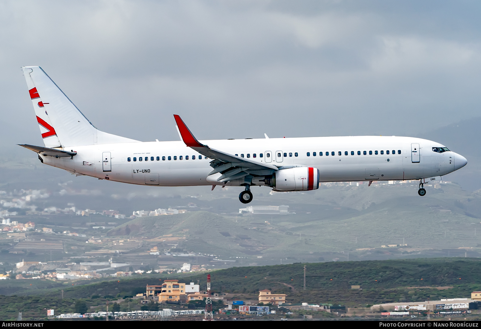 Aircraft Photo of LY-UNO | Boeing 737-8FE | AirHistory.net #504347