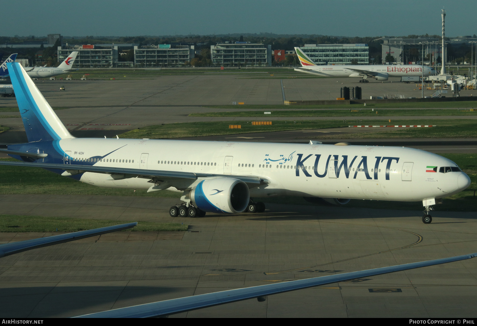 Aircraft Photo of 9K-AOH | Boeing 777-300/ER | Kuwait Airways | AirHistory.net #504470