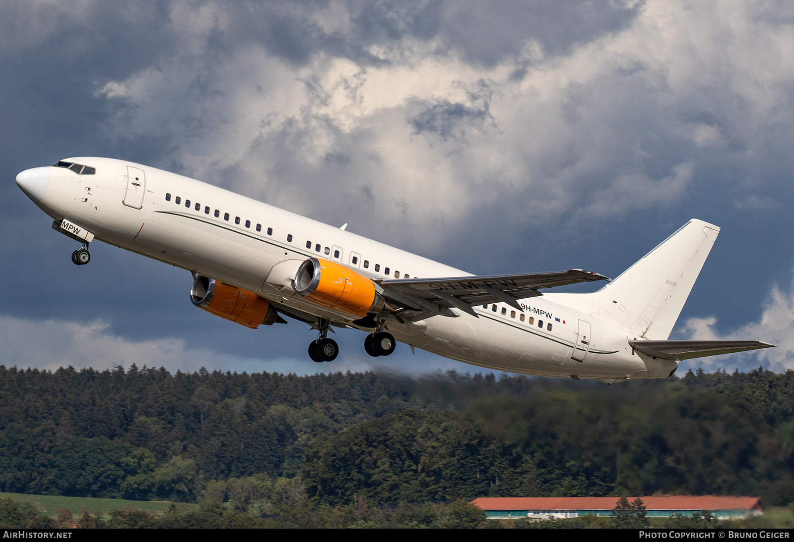 Aircraft Photo of 9H-MPW | Boeing 737-484 | AirHistory.net #504550