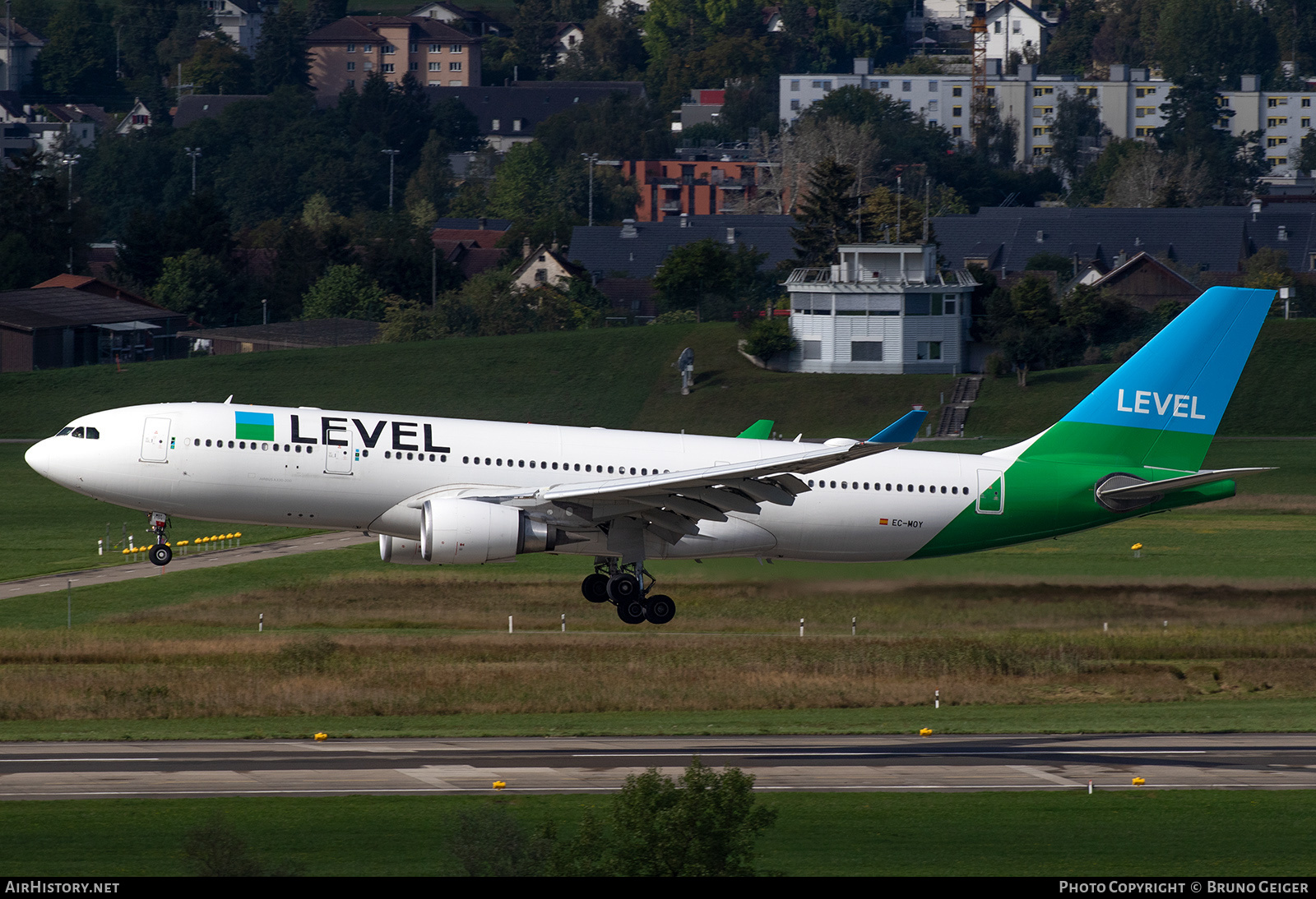 Aircraft Photo of EC-MOY | Airbus A330-202 | Level | AirHistory.net #504604