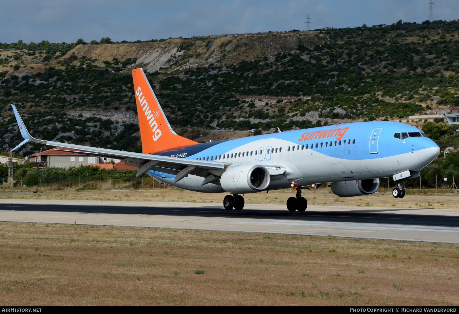 Aircraft Photo of G-FDZZ | Boeing 737-8K5 | Sunwing Airlines | AirHistory.net #504789