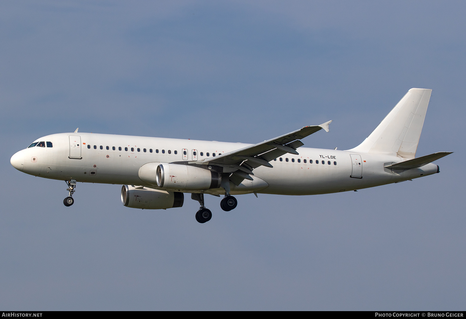 Aircraft Photo of YL-LDE | Airbus A320-232 | AirHistory.net #504800