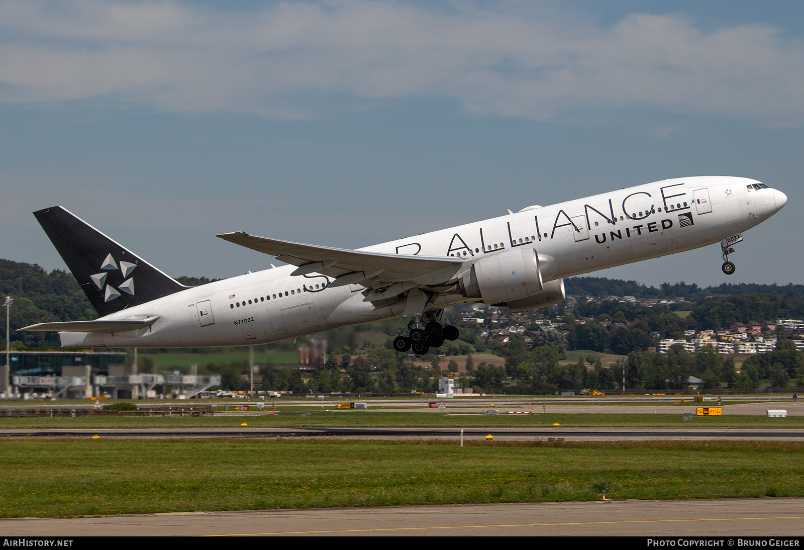 Aircraft Photo of N77022 | Boeing 777-224/ER | United Airlines | AirHistory.net #504802