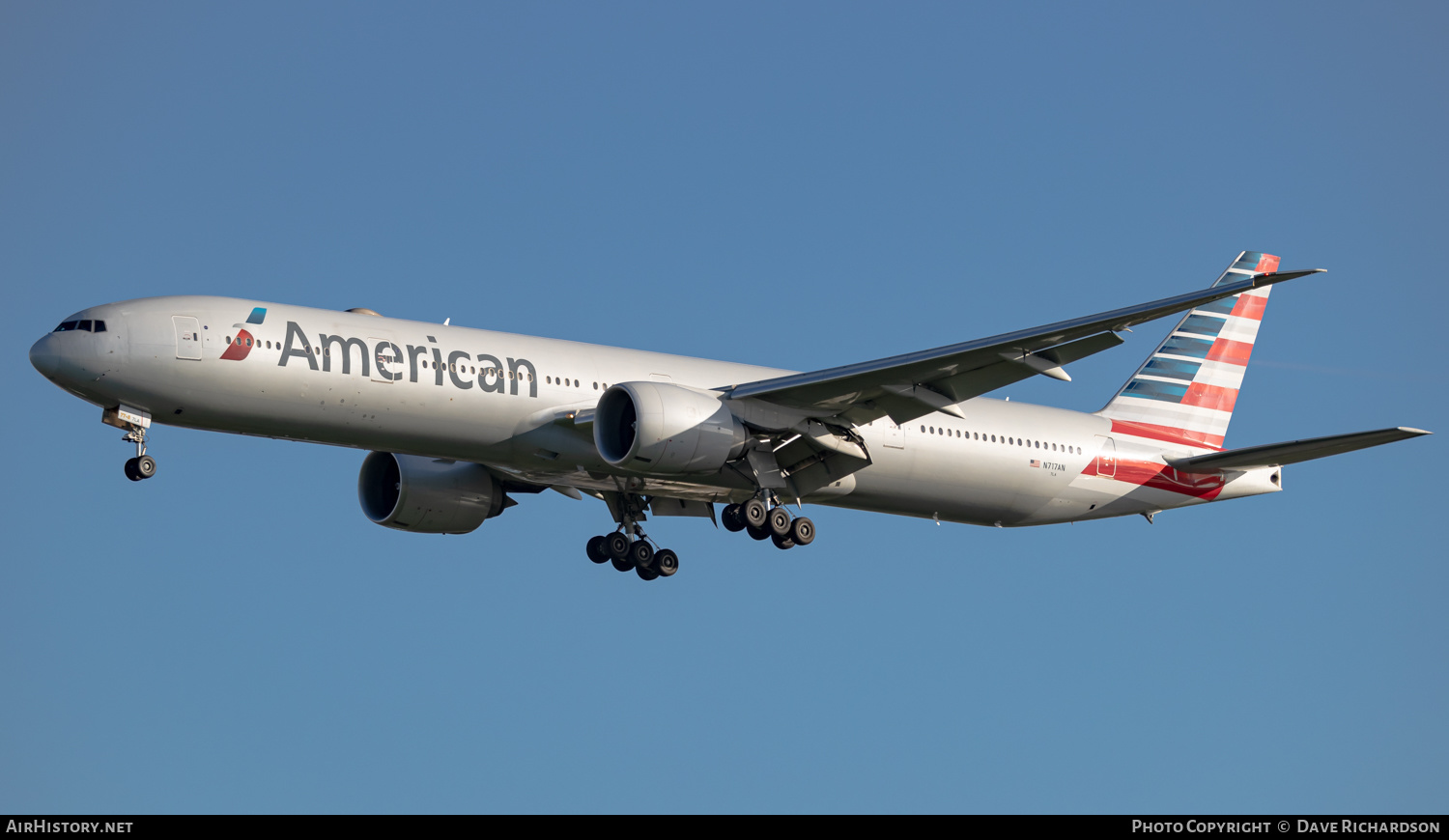 Aircraft Photo of N717AN | Boeing 777-323/ER | American Airlines | AirHistory.net #505060
