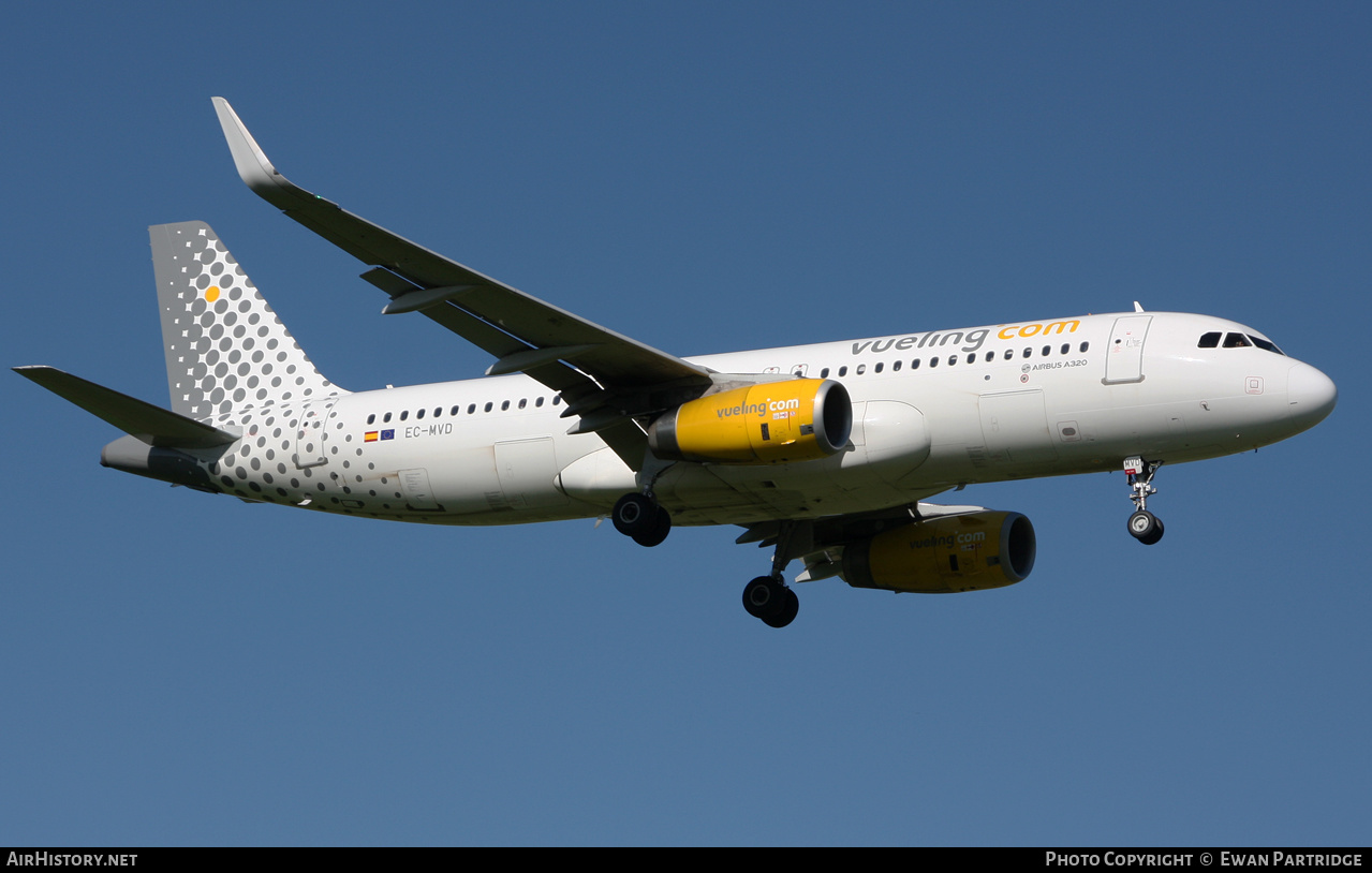 Aircraft Photo of EC-MVD | Airbus A320-232 | Vueling Airlines | AirHistory.net #505213