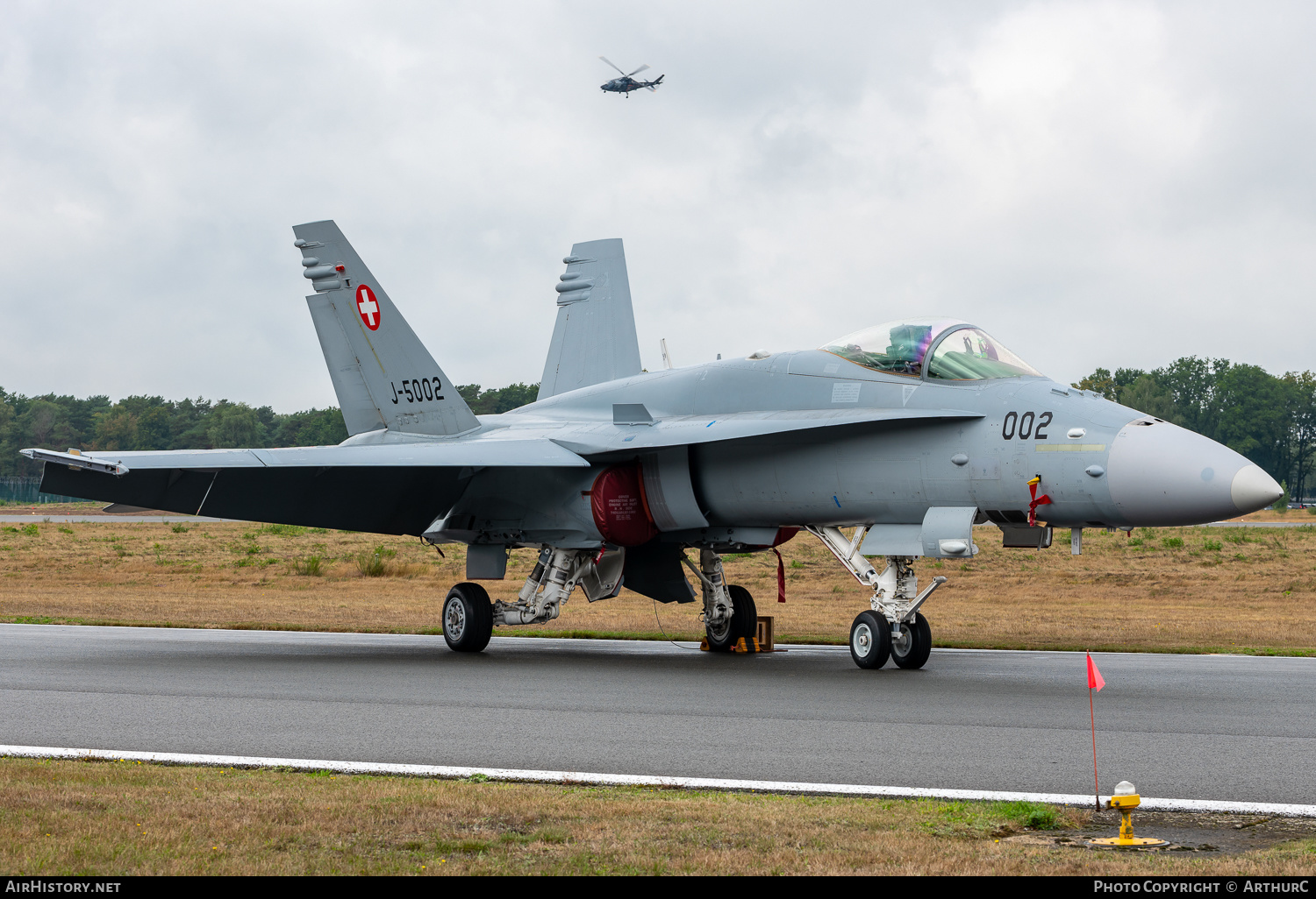 Aircraft Photo of J-5002 | McDonnell Douglas F/A-18C Hornet | Switzerland - Air Force | AirHistory.net #505377