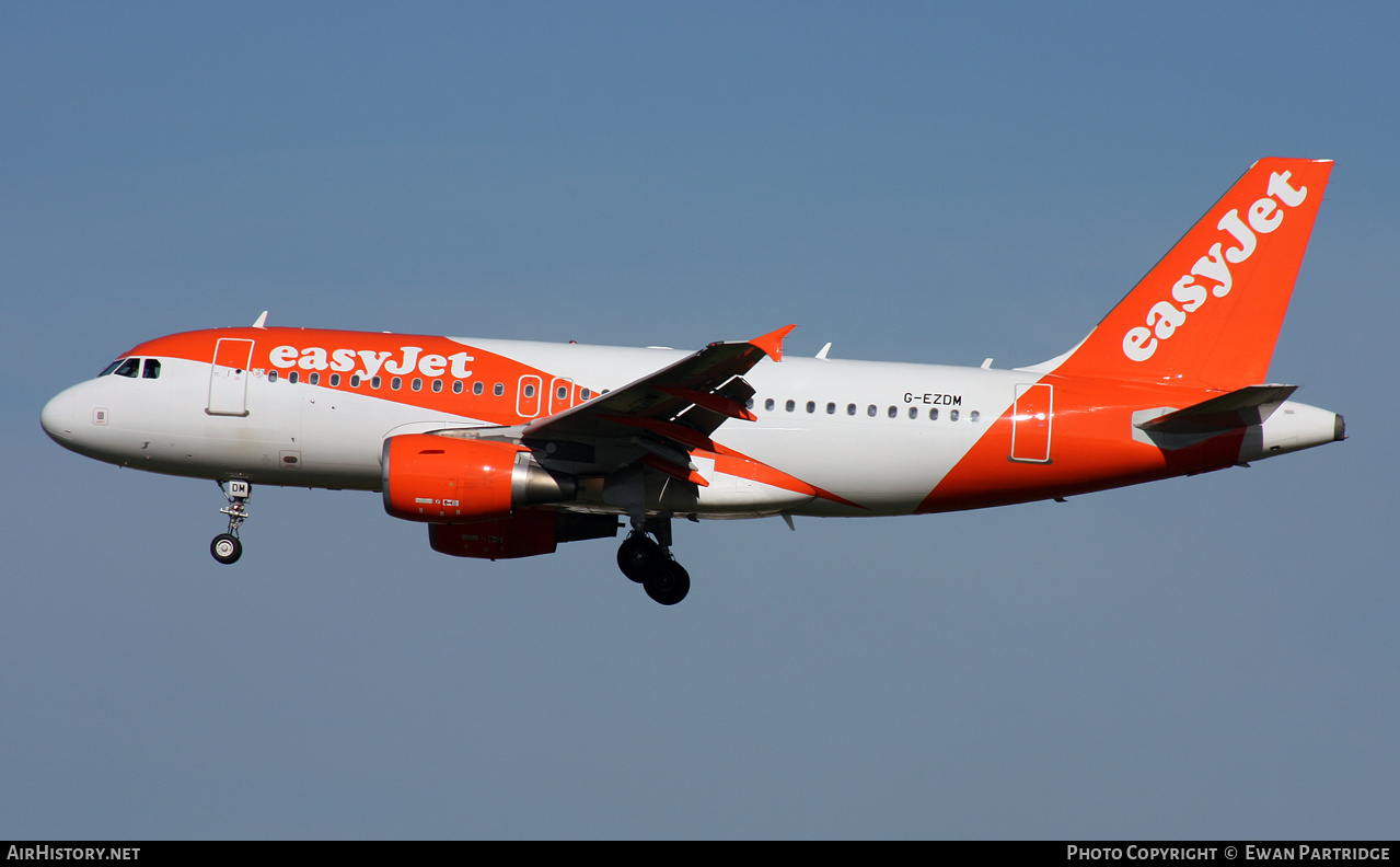 Aircraft Photo of G-EZDM | Airbus A319-111 | EasyJet | AirHistory.net #505681