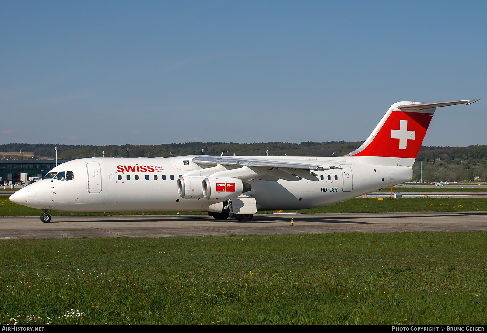 Aircraft Photo of HB-IXR | British Aerospace Avro 146-RJ100 | Swiss International Air Lines | AirHistory.net #505736