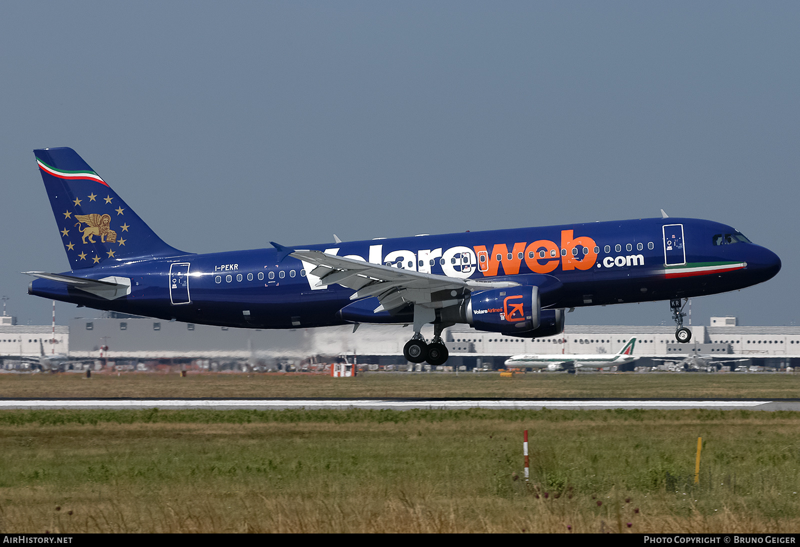 Aircraft Photo of I-PEKR | Airbus A320-212 | Volareweb | AirHistory.net #505826