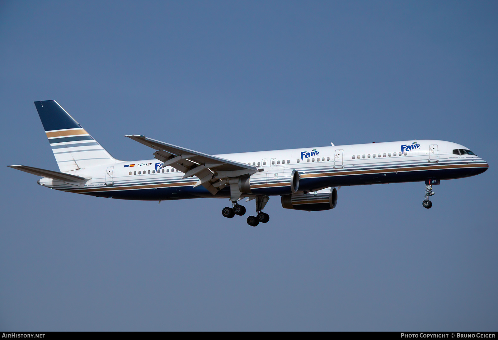 Aircraft Photo of EC-ISY | Boeing 757-256 | Privilege Style | AirHistory.net #505827