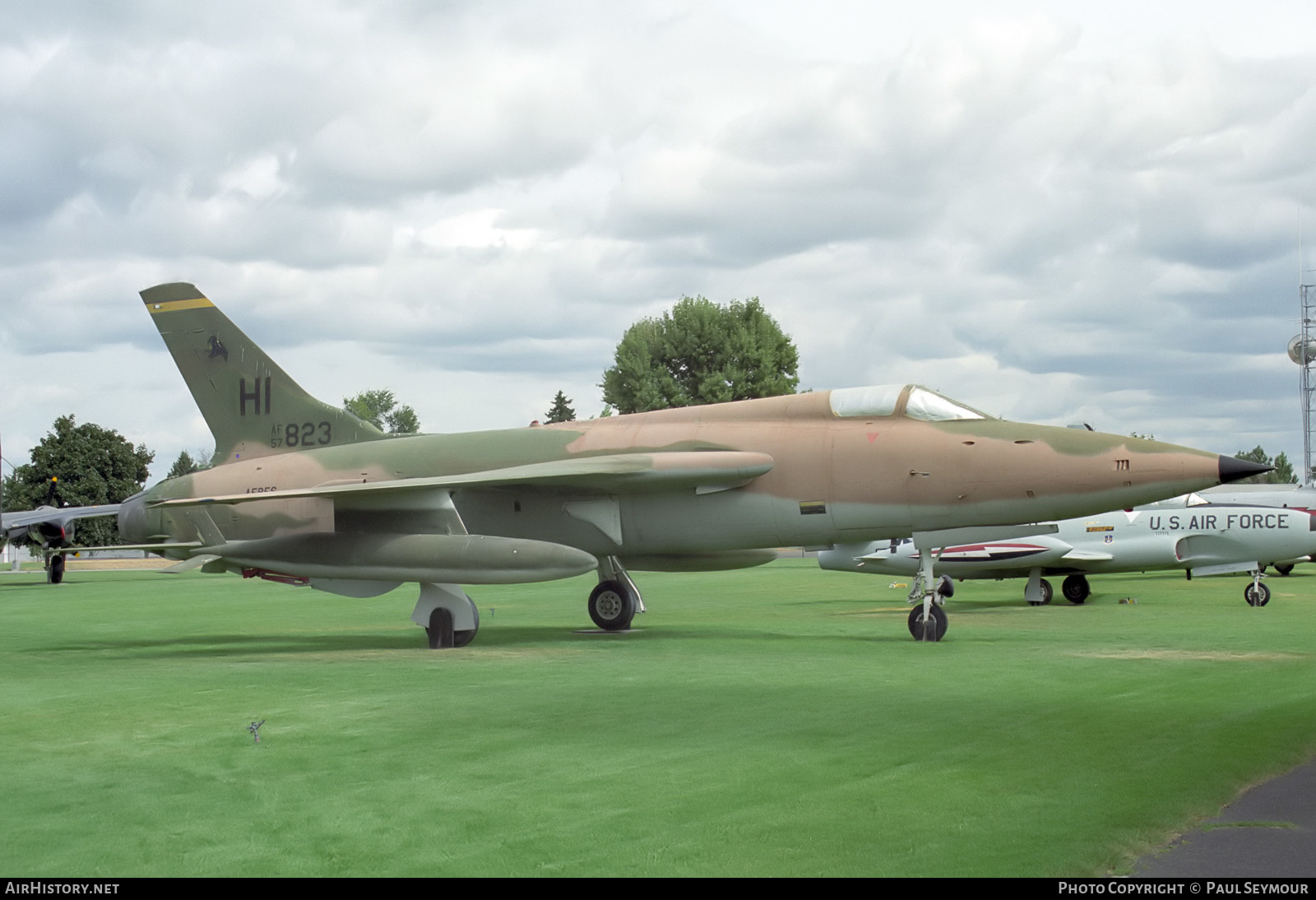 Aircraft Photo of 57-5823 / AF57-823 | Republic F-105B Thunderchief | USA - Air Force | AirHistory.net #505833