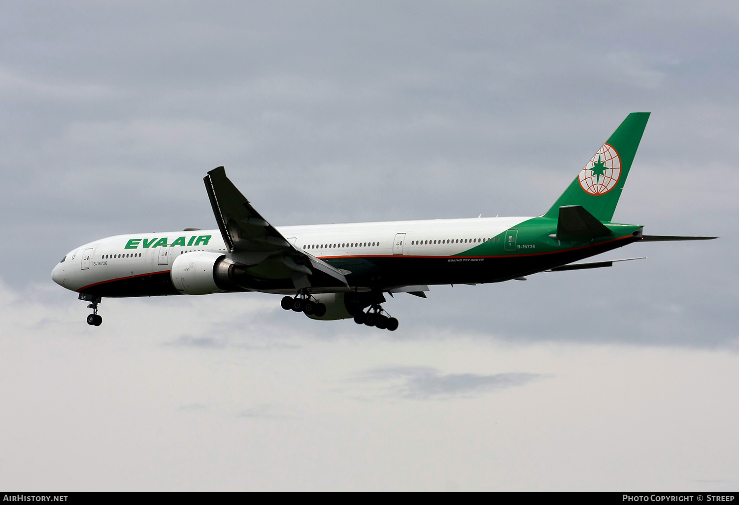 Aircraft Photo of B-16736 | Boeing 777-300/ER | EVA Air | AirHistory.net #506433
