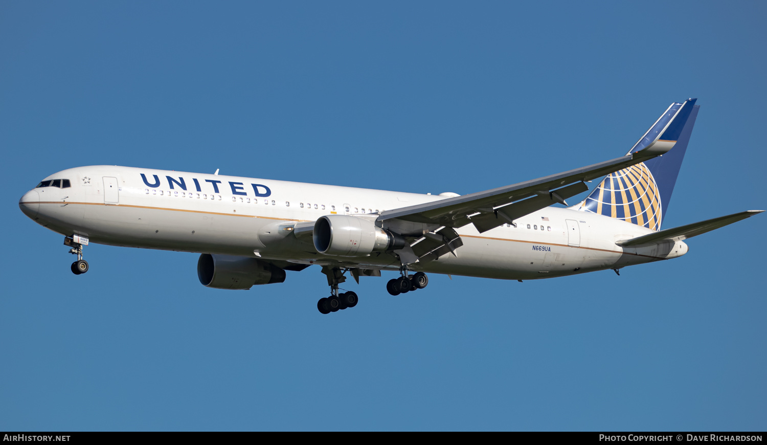 Aircraft Photo of N669UA | Boeing 767-332/ER | United Airlines | AirHistory.net #506456