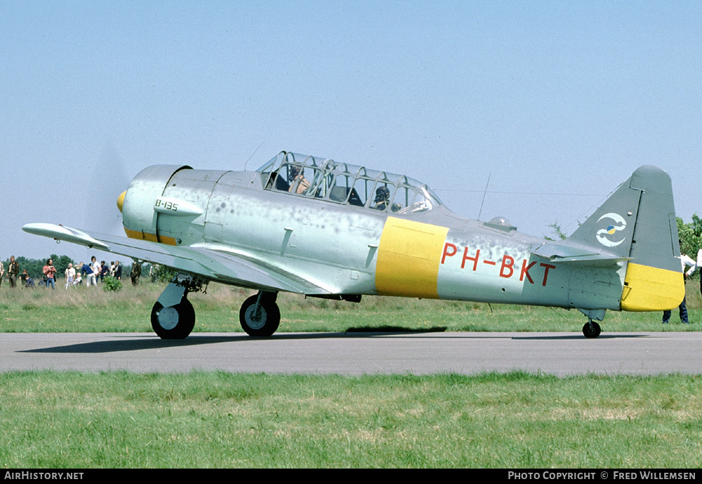 Aircraft Photo of PH-BKT / B-135 | North American AT-16 Harvard IIB | Stichting Vliegsport Gilze-Rijen | AirHistory.net #506515